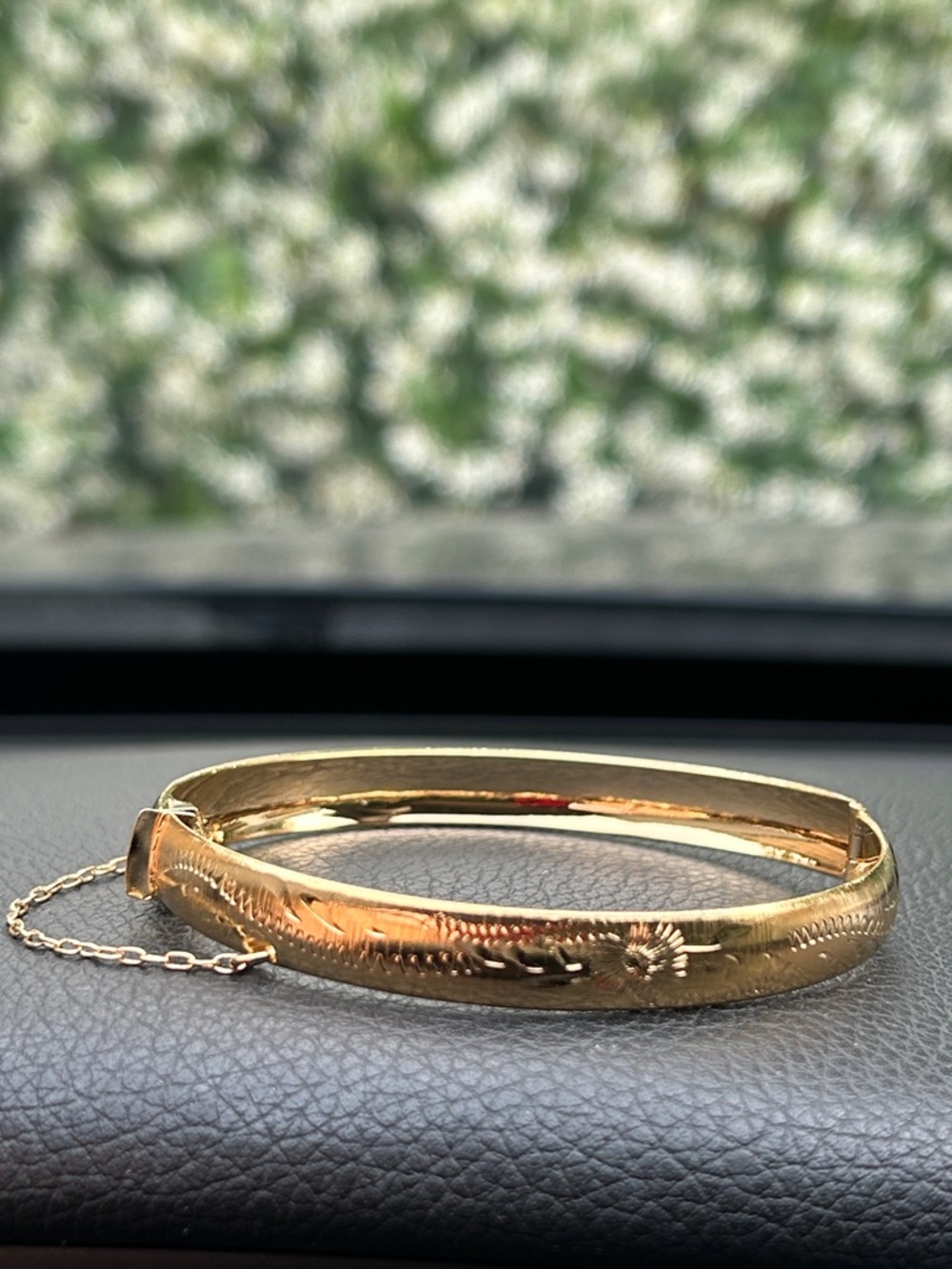14K Gold Plated Etched Floral Engraved Hinged Bangle Size 7.25”